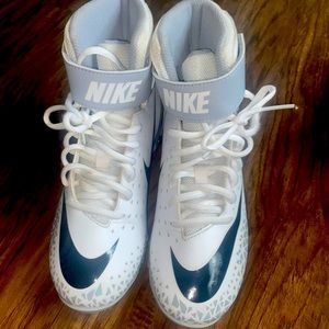 Youth football cleats